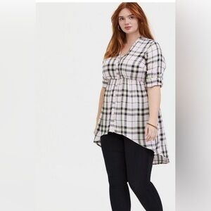 Torrid size 4 Rayon Hi-Low Button-Front Long
Sleeve Tunic plaid